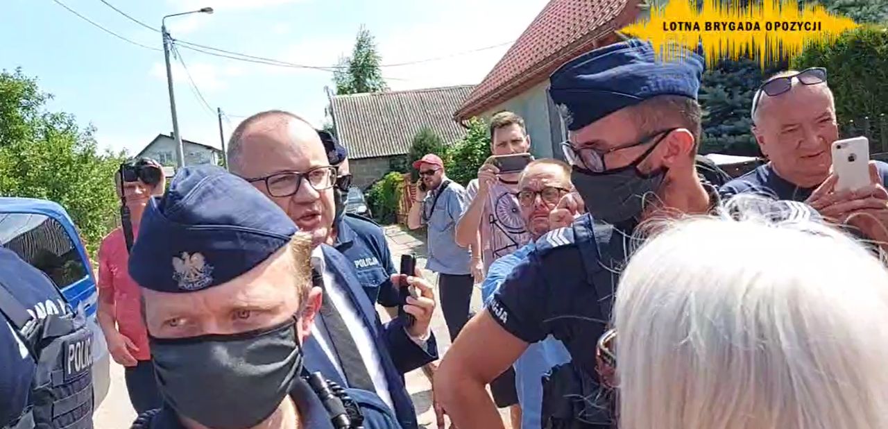 Jedwabne. Interwencja RPO Adama Bodnara w związku z blokadą policji 
