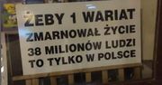 Taką tabliczkę wywiesił na szybie antykwariatu. Internauci oszaleli