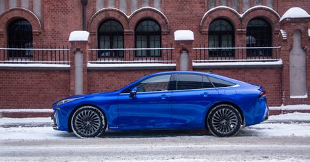 Test: Toyota Mirai — wreszcie zatankowałem samochód elektryczny