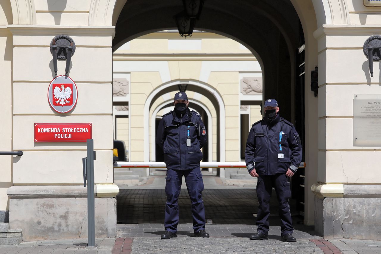 Uwaga na oszustów! Polują na osoby korzystające z rządowej pomocy