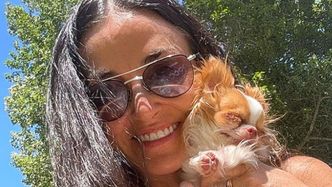 60-letnia Demi Moore zachwyca IMPONUJĄCĄ FIGURĄ w kusym bikini: "Królowa" (FOTO)