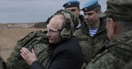 Rosyjski żołnierz marznie i liczy na wsparcie z Białorusi. "Mają się cieszyć z tego, co dostają"