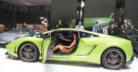 Chodź i sprawdź - Lamborghini Gallardo 570-4 Superleggera z bliska [wideo]