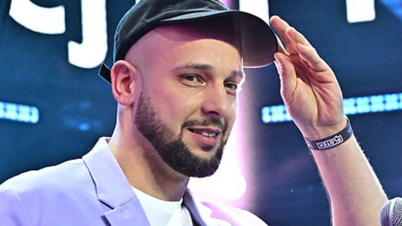 Maciej Pela przyłapany na CZUŁOŚCIACH