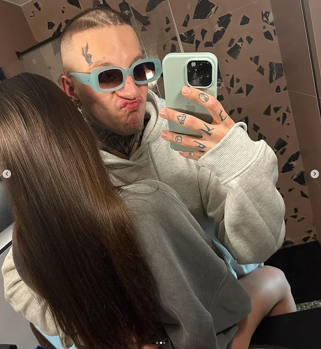Smolasty z nową dziewczyną