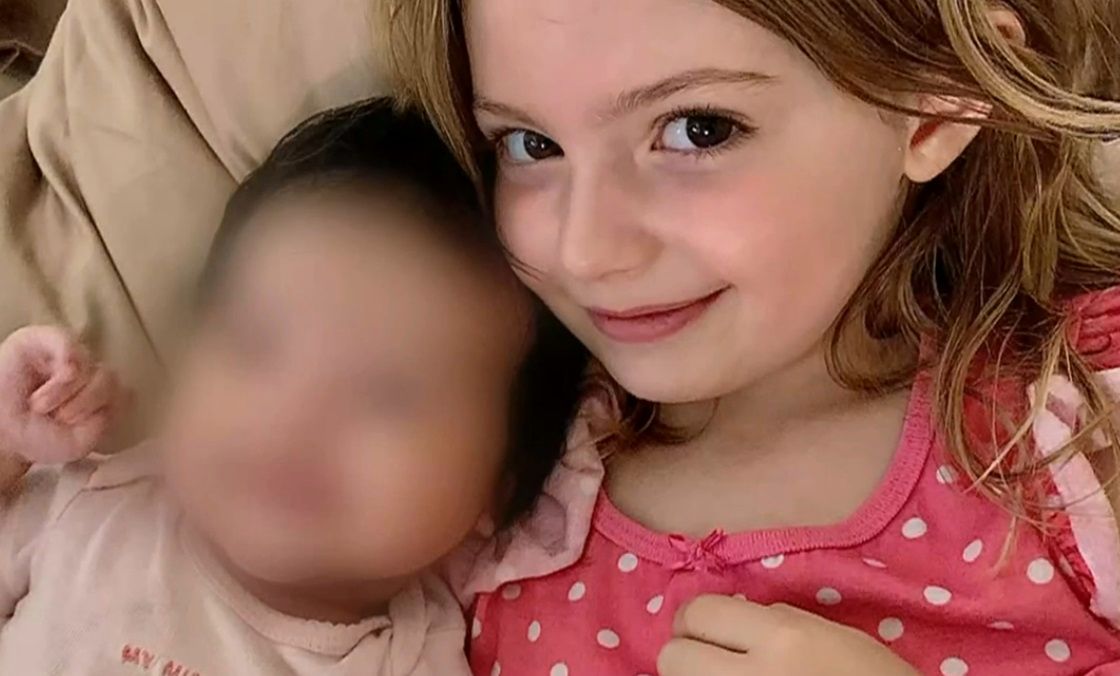 Córka Daphne z dzieckiem z in vitro