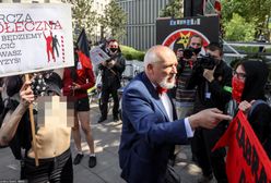 Protest pod Sejmem. Demonstranci krytykują rząd. "Ich mocodawcami są banki"