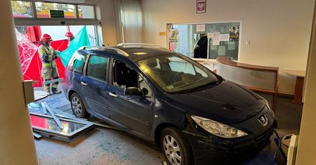 Usłyszał zarzuty. Gruzin wjechał autem do komisariatu