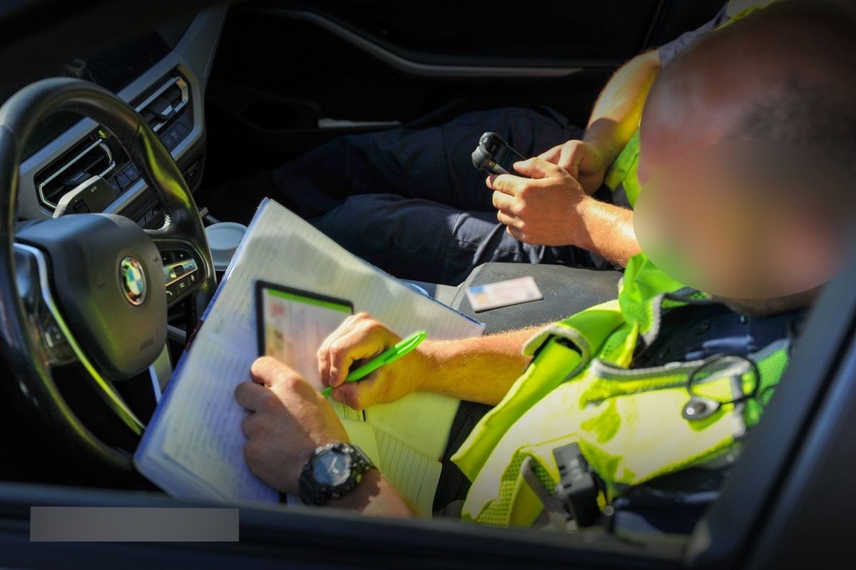 Policjant zaskoczył wszystkich. "Biorę 1000 zł i słucham państwa"