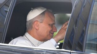 Papież Leon XIV już po operacji. W szpitalu spędzi tydzień