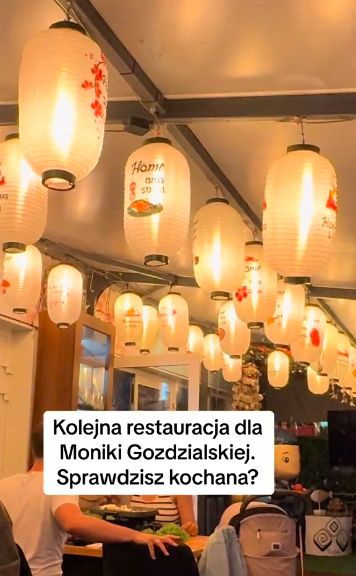 Influencerka "zachęca" Monikę Goździalską do interwencji w knajpie