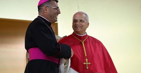 Bp Guillet: dialog z innymi religiami pomaga pogłębiać własną tożsamość