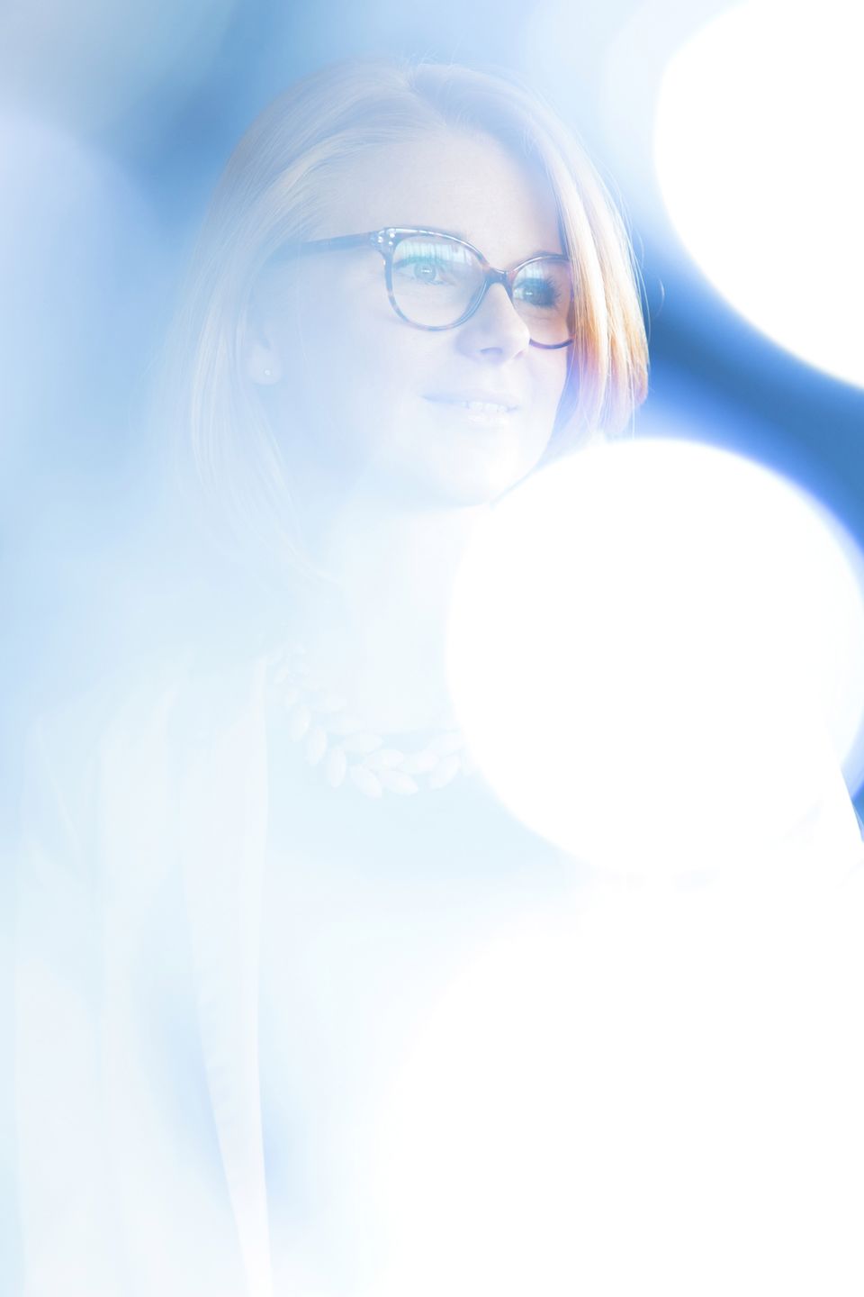 Lampki choinkowe, aparat, akcja! Prosty sposób na piękne portrety z przednim bokeh 5