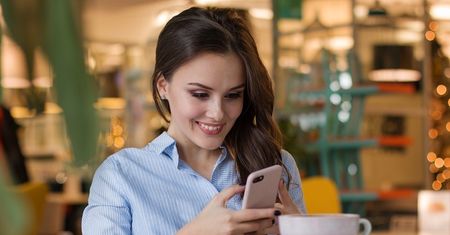 Sukces pierwszej randki może zależeć od tego, jakiego masz smartfona