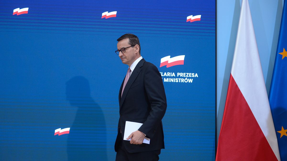 Warszawa, 02.08.2022. Premier Mateusz Morawiecki podczas konferencji prasowej w siedzibie Kancelarii Prezesa Rady Ministrów w Warszawie, 2 bm. (sko) PAP/Marcin Obara