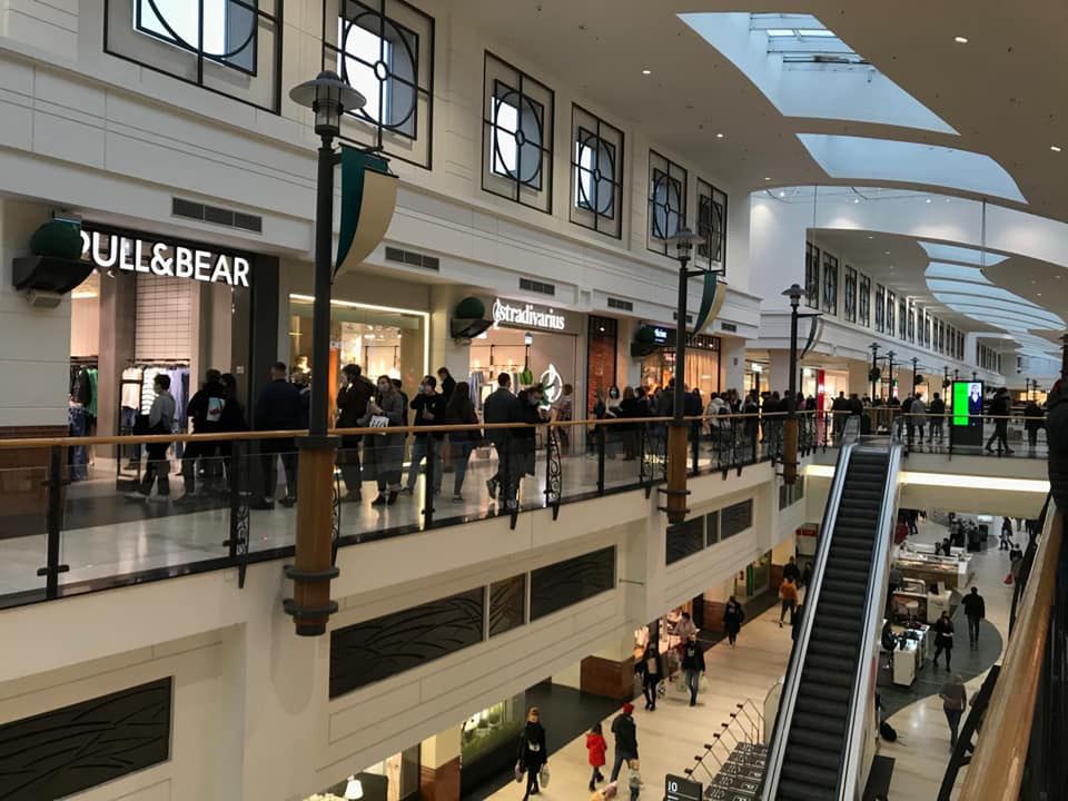 Lockdown w Warszawie. Tłumy w Arkadii.