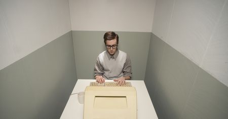 Ciasne, własne, ale... nienowoczesne. Przez małe mieszkania zrezygnujemy z nowinek technologicznych?