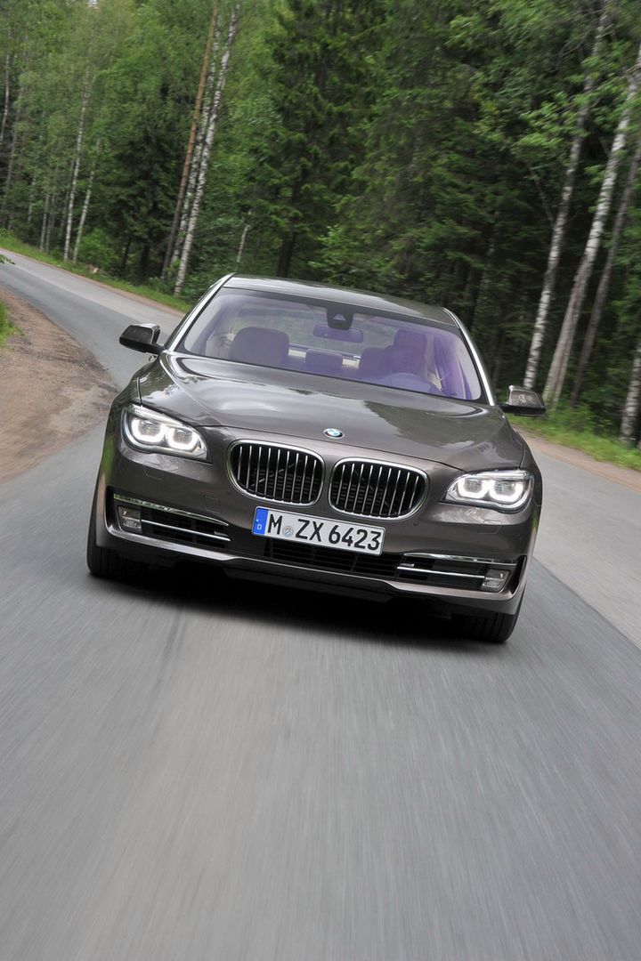 BMW serii 7 na rok 2013 - megagaleria niemieckiego okrętu flagowego 259