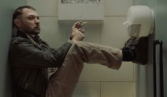 W serialu „Agencja” z gwiazdami gra polski aktor. Kim jest Marcin Zarzeczny?