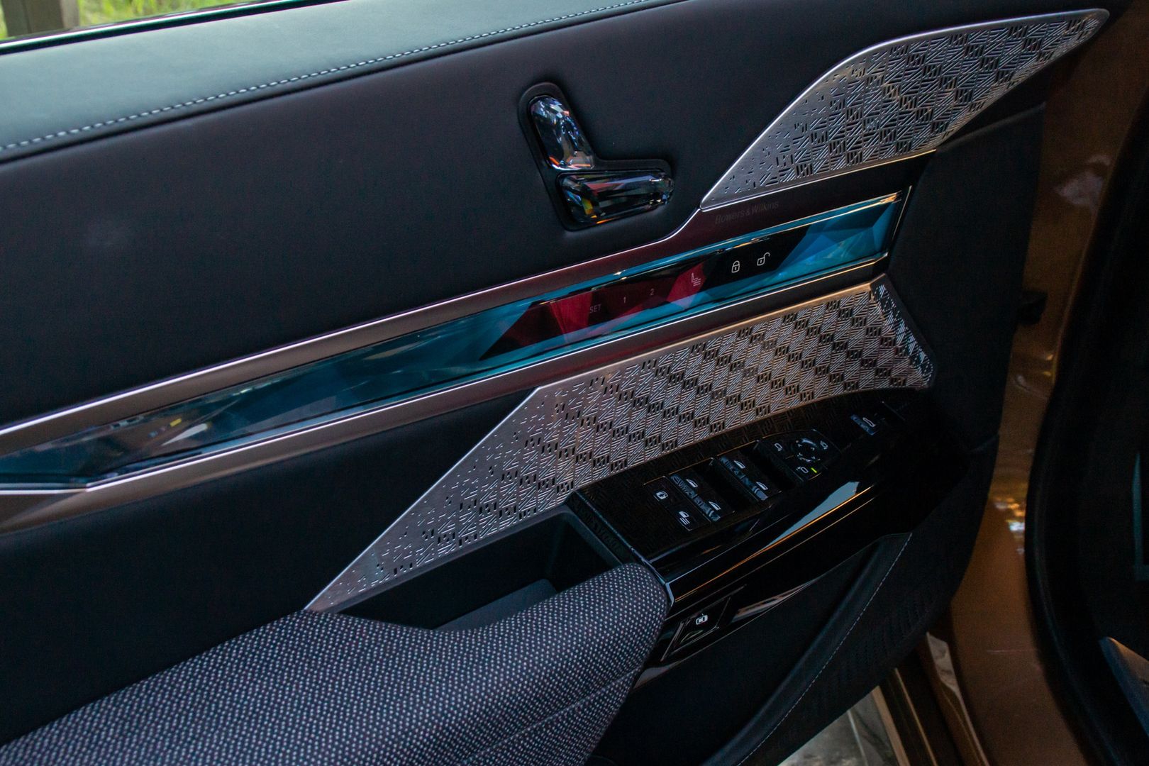 BMW i7 M70