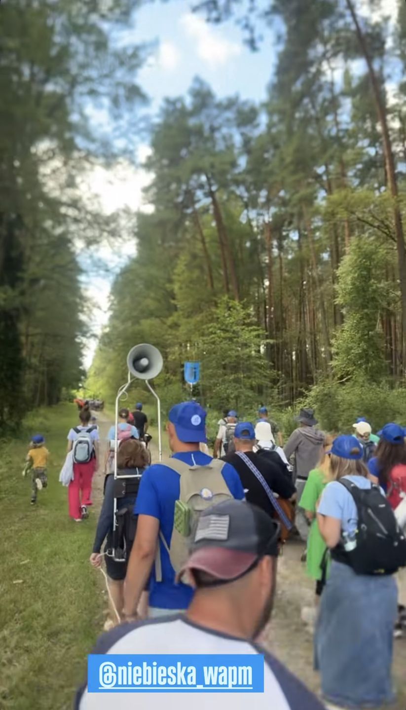 Marcin Mroczek na pielgrzymce z synami
