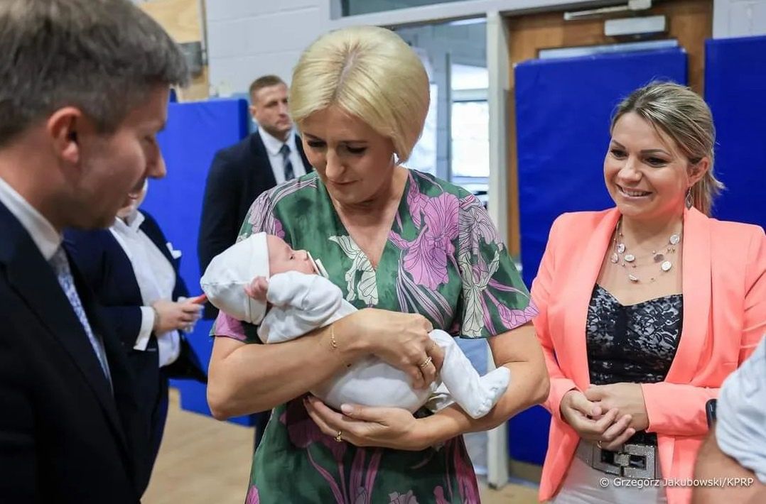 Agata Duda w polonijnej placówce doszkalającej podczas wizyty w USA, fot. Instagram.com/pierwszadama_akd