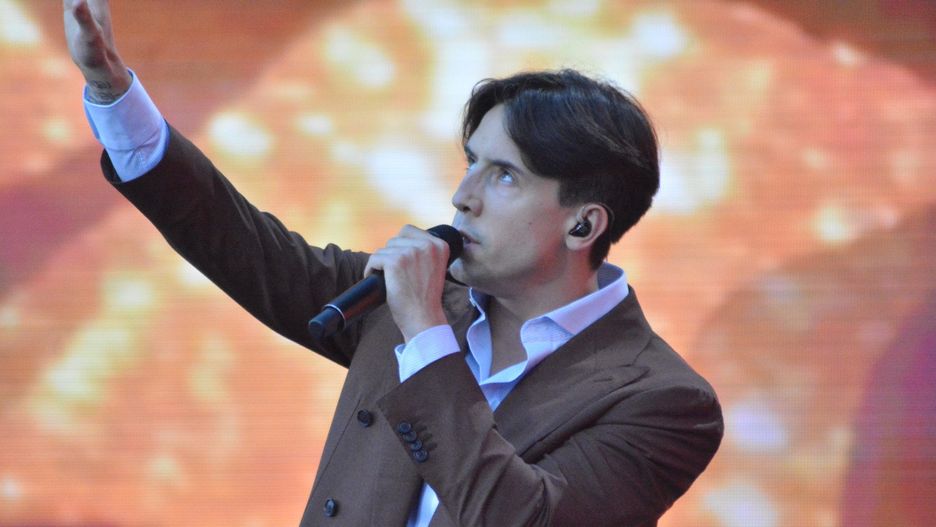 Dawid Kwiatkowski w Poddębicach podczas trasy &#34;Lata z Radiem i Telewizją Polską&#34;