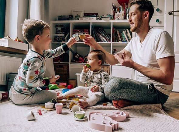 Zabawa z dziećmi w kawiarnie