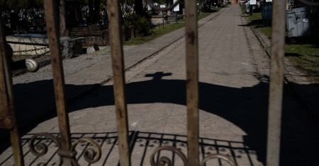 Śląskie. Masowe pochówki na cmentarzach? Sanepid prosi o odpowiedź w trybie pilnym