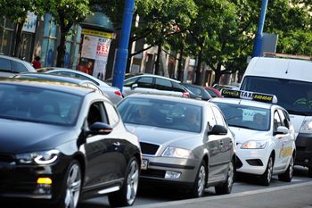 Podatek od posiadania auta? Premier wyjaśnia