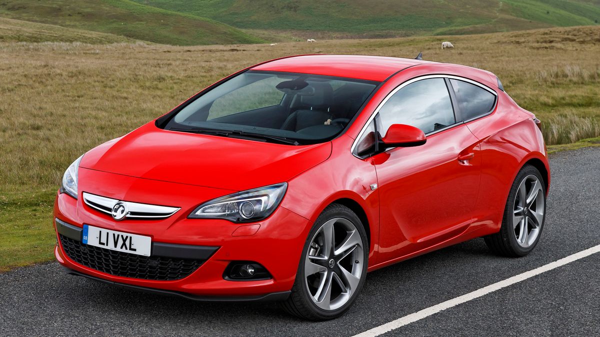 Seryjny Vauxhall Astra GTC