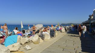 Słoweńskie wybrzeże wciąż gorące. Morze i plaże pełne turystów