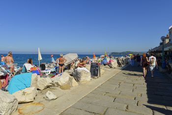 Słoweńskie wybrzeże wciąż gorące. Morze i plaże pełne turystów