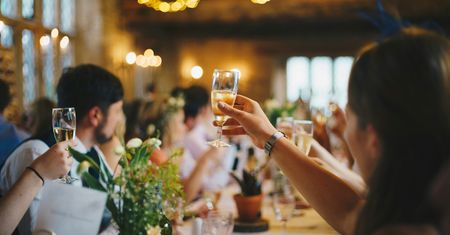 Ile pieniędzy w kopertach po weselu? Młode pary wyliczają