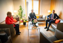 Mateusz Morawiecki spotkał się Angelą Merkel. Premier wręczył kanclerz Niemiec prezent