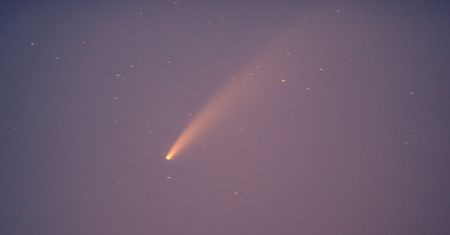 Kometa Neowise i perseidy widoczne gołym okiem. Niebo w lipcu pełne niezwykłych widoków