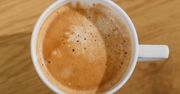 Ta kawa jest lepsza od pumpkin spice latte. Pomoże ci pozbyć się oponki