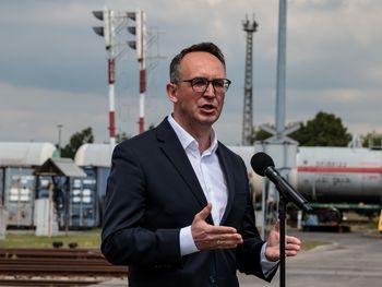 Rząd wstrzymuje pieniądze na kolej? Minister: nie pozwolę