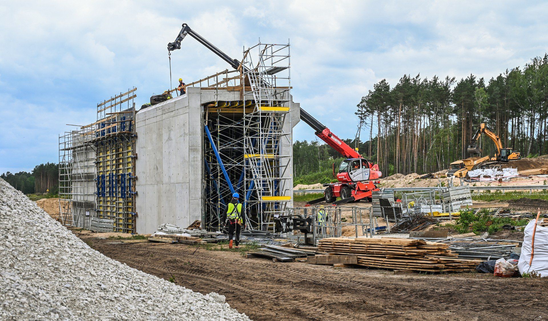 Czwarty odcinek, Toruń Zachód - Toruń Południe (ok. 12,1 km), pozostaje w fazie procedury środowiskowej. Trwa ponowna ocena oddziaływania inwestycji na środowisko