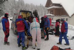 Beskidy. Uczestniczka wyprawy w szortach w szpitalu. Jest w ciężkim stanie