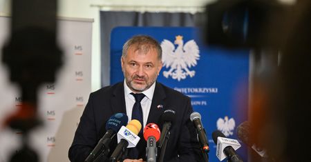 Żurek skomentował atak na biuro PO. Mówił o "wdzieraniu się anarchii"