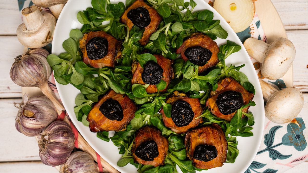 Mushrooms stuffed in bacon