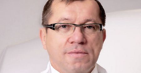 Mówią o nim polski doktor House. Prof. Mirosław Ząbek stosuje eksperymentalną terapię genową. Leczy dzieci, którym inni nie dawali szans