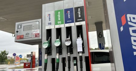 Opinia: Jeśli ktoś stoi w kolejce po paliwo z Orlenu, to pracuje za 10 zł na godzinę