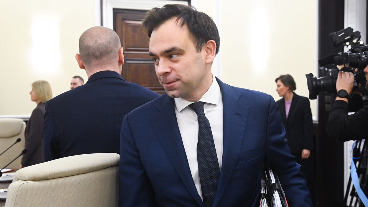 Andrzej Doma�ski
Warszawa, 19.11.2024. Minister finans�w Andrzej Doma�ski przed posiedzeniem rz�du w siedzibie Kancelarii Prezesa Rady Ministr�w w Warszawie, 19 bm. Rz�d ma zaj�� si� projektem ustawy o unijnej sieci danych dotycz�cych poziomu zr�wnowa�enia gospodarstw rolnych (FSDN). (jm) PAP/Piotr Nowak
Piotr Nowak
kancelaria, KPRM, polityk, polityka, projekt, rz�d