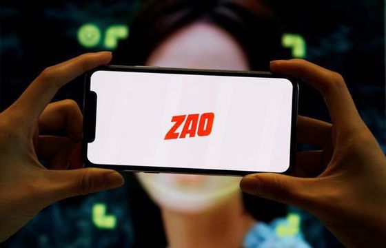 Chińska aplikacja ZAO bije rekordy popularności. "Maszyna do tworzenia fake newsów"