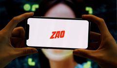 Chińska aplikacja ZAO bije rekordy popularności. "Maszyna do tworzenia fake newsów"