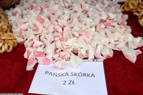 "Cmentarne słodycze". Polacy zajadają się rakotwórczymi przysmakami