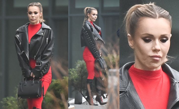 Doda wyprowadza psy na spacer przed wizytą w radiu