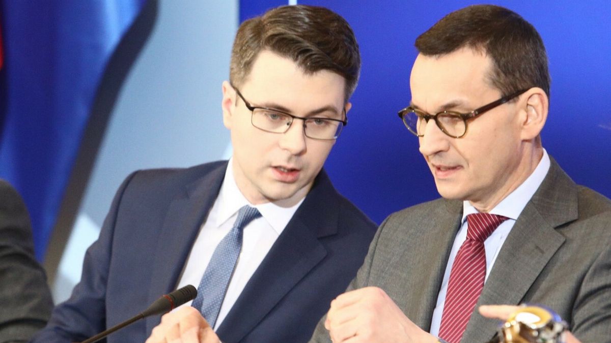 Spotkanie premiera z w?adzami samorz?dowymi
11.03.2020, Warszawa,  Spotkanie premiera z prezydentami miast i marszalkami wojewodztw Fot. Tomasz Jastrzebowski/REPORTER
n/z: , , Jaroslaw Pinkas, Piotr Muller, Mateusz Morawiecki
Tomasz Jastrzebowski/REPORTER